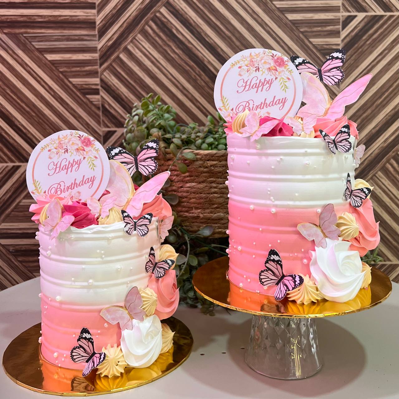 Pinky angry birds cake - Decorated Cake by iriene wang - CakesDecor